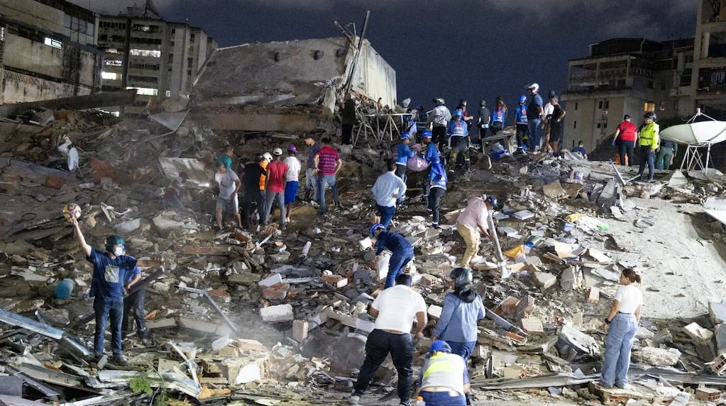 rescatistas-buscan-victimas-entr