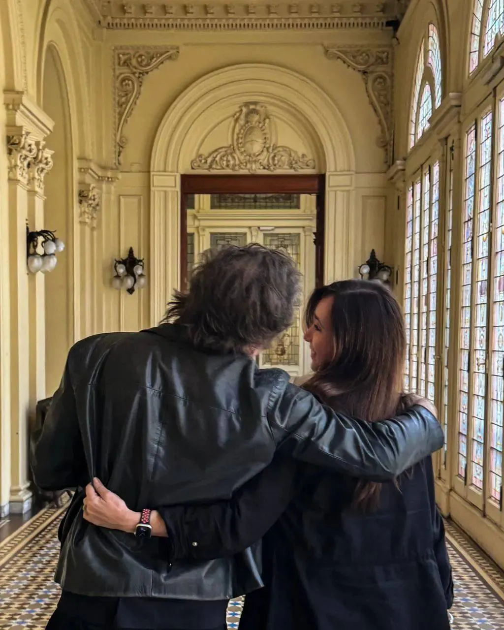 LA+FOTO+DE+JAVIER+MILEI+Y+VICTORIA+VILLARRUEL+PARA+ALEJAR+RUMORES+DE+PELEALa+Vicepresidenta+publicó+una+foto+con+el+jefe+de+Estado,+que+minutos+después+posteó+una+imagen+en+la+que+se+los+ve+abrazados.+El+mensaje+of