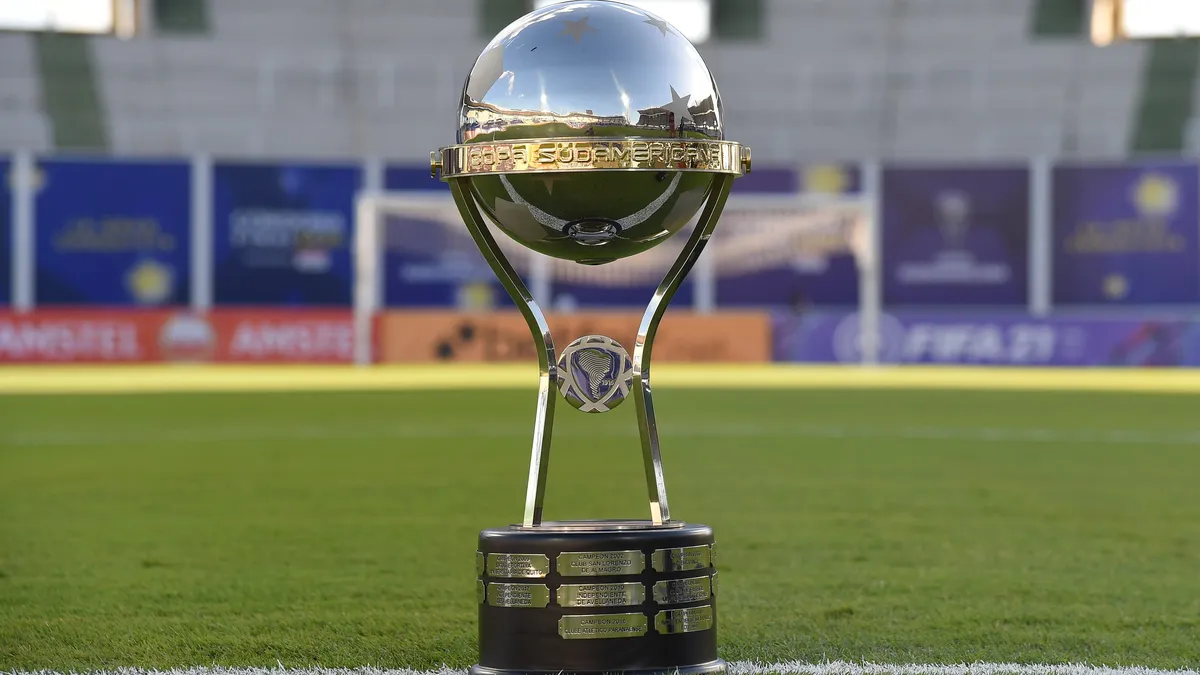 trofeo-copa-sudamericanajpg