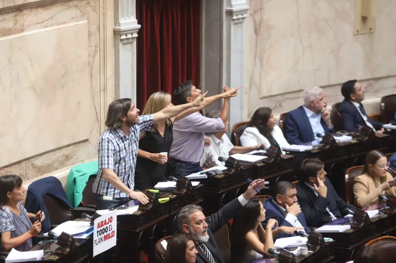 bregman-del-cano-camara-diputados-ley-omnibus-24-enero-2024