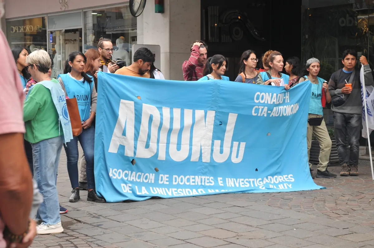 adiunju paro docente