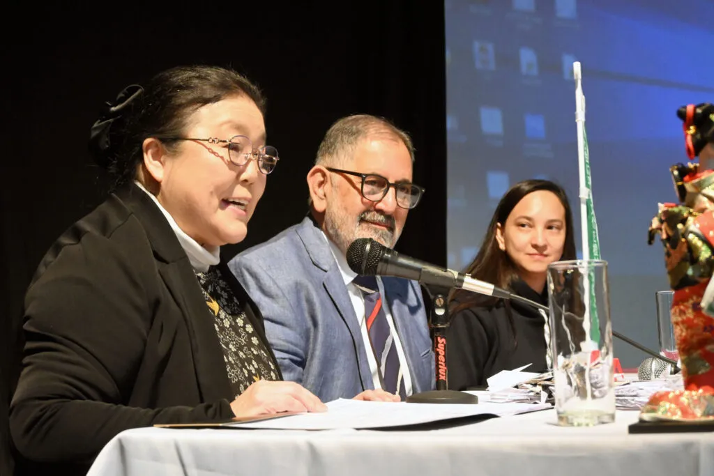 Entrega-de-decreto-embajadora-de-la-paz-hiroshima-Prensa-Muni-Jujuy2-1024x683
